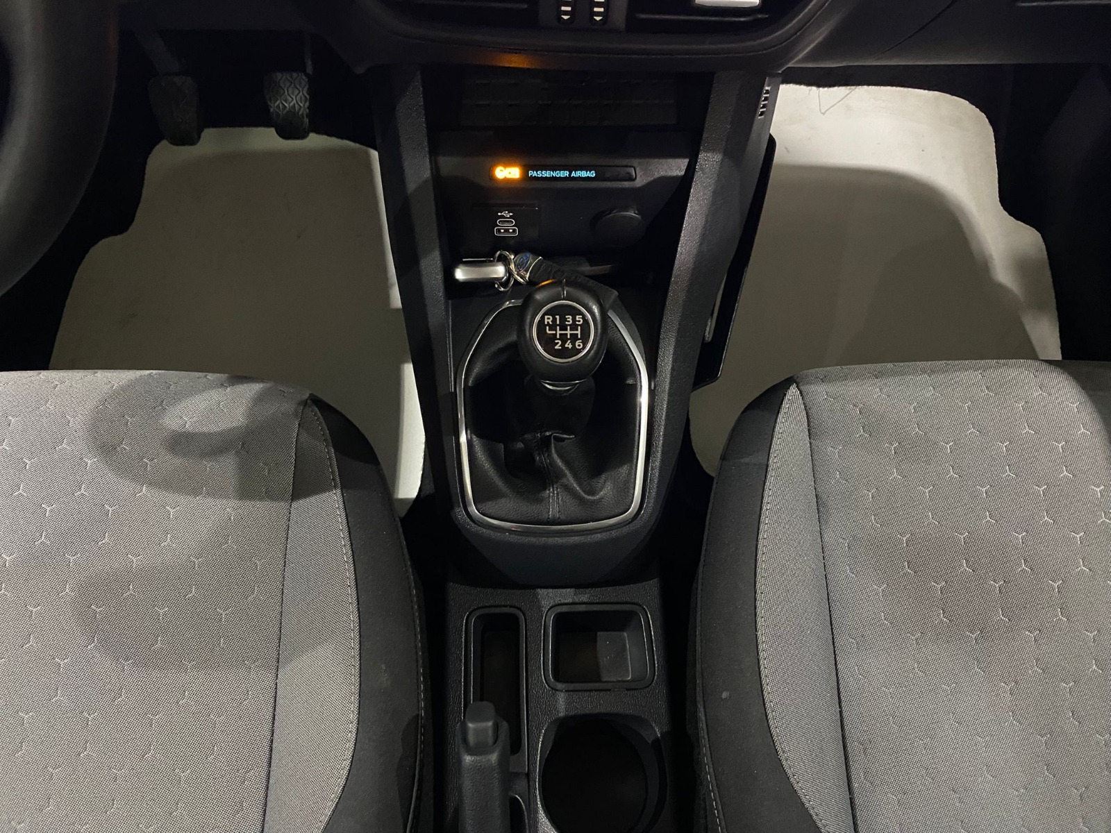 2024 Dizel Manuel Ford Tourneo Courier Gri Gürel Tasarım Aksesuar Otomotiv San. Tic. Ltd. Şti.
