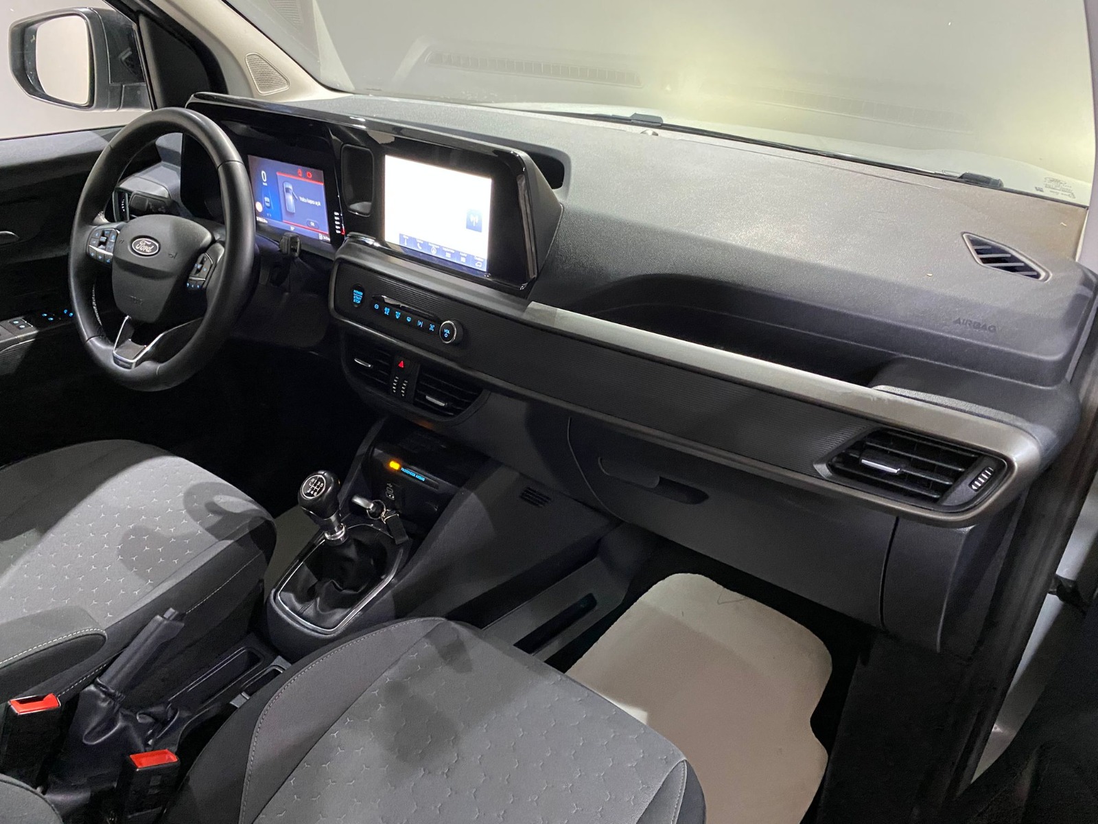 2024 Dizel Manuel Ford Tourneo Courier Gri Gürel Tasarım Aksesuar Otomotiv San. Tic. Ltd. Şti.
