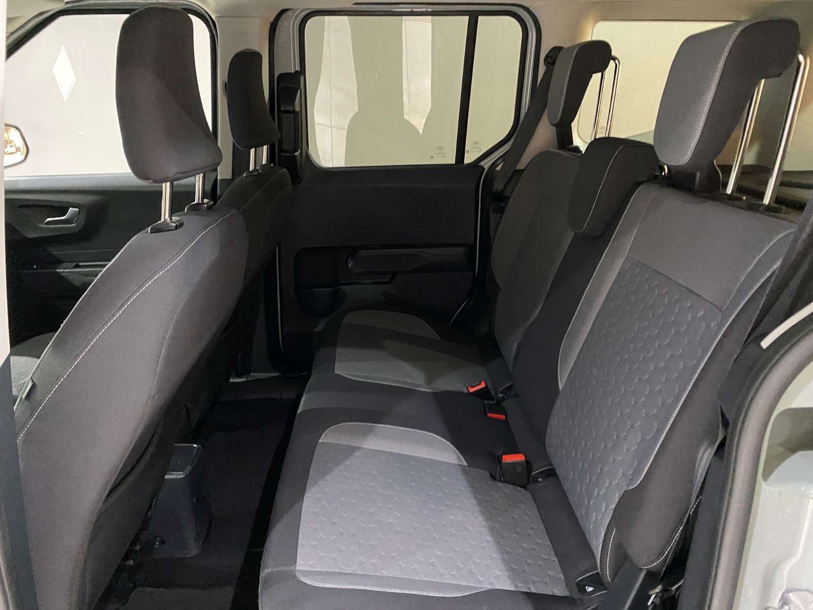 2024 Dizel Manuel Ford Tourneo Courier Gri Gürel Tasarım Aksesuar Otomotiv San. Tic. Ltd. Şti.