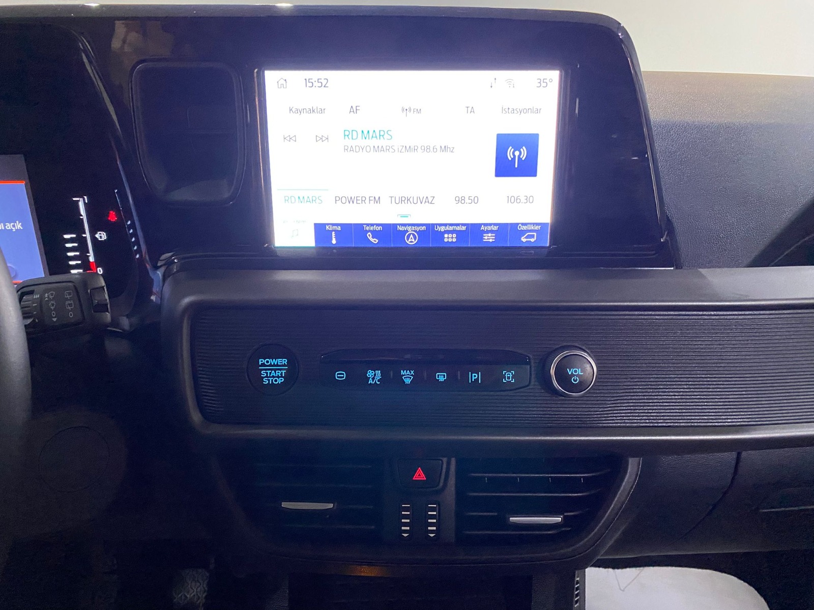 2024 Dizel Manuel Ford Tourneo Courier Gri Gürel Tasarım Aksesuar Otomotiv San. Tic. Ltd. Şti.