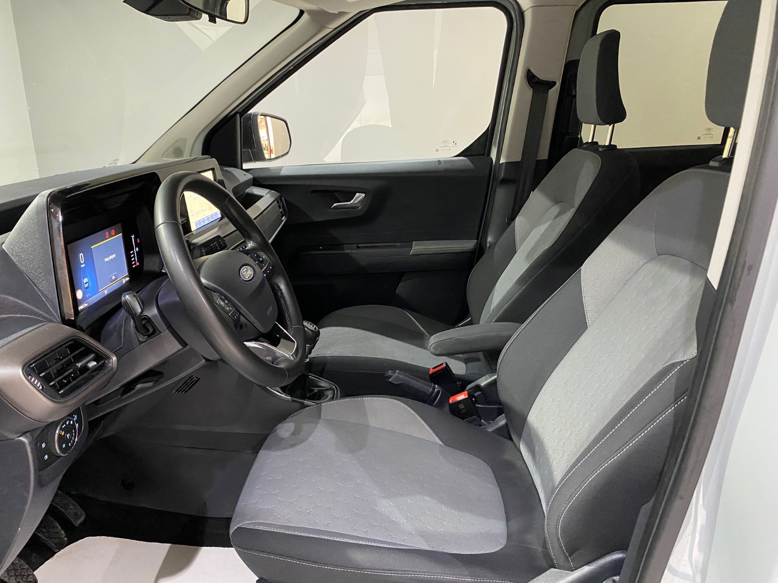2024 Dizel Manuel Ford Tourneo Courier Gri Gürel Tasarım Aksesuar Otomotiv San. Tic. Ltd. Şti.