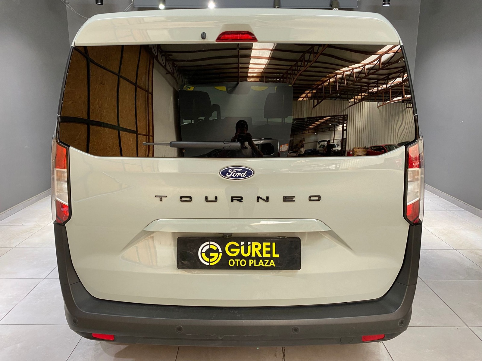 2024 Dizel Manuel Ford Tourneo Courier Gri Gürel Tasarım Aksesuar Otomotiv San. Tic. Ltd. Şti.