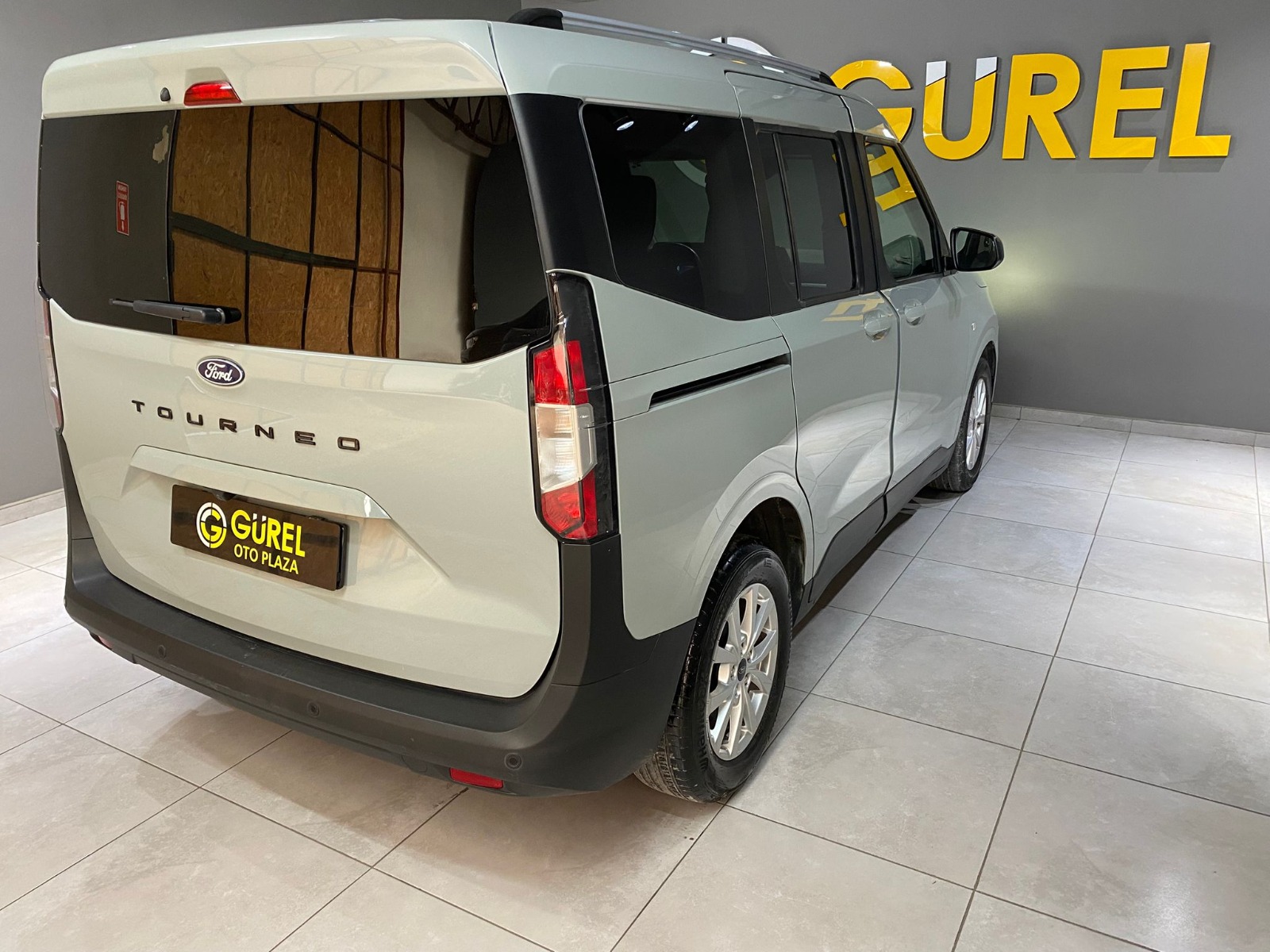 2024 Dizel Manuel Ford Tourneo Courier Gri Gürel Tasarım Aksesuar Otomotiv San. Tic. Ltd. Şti.