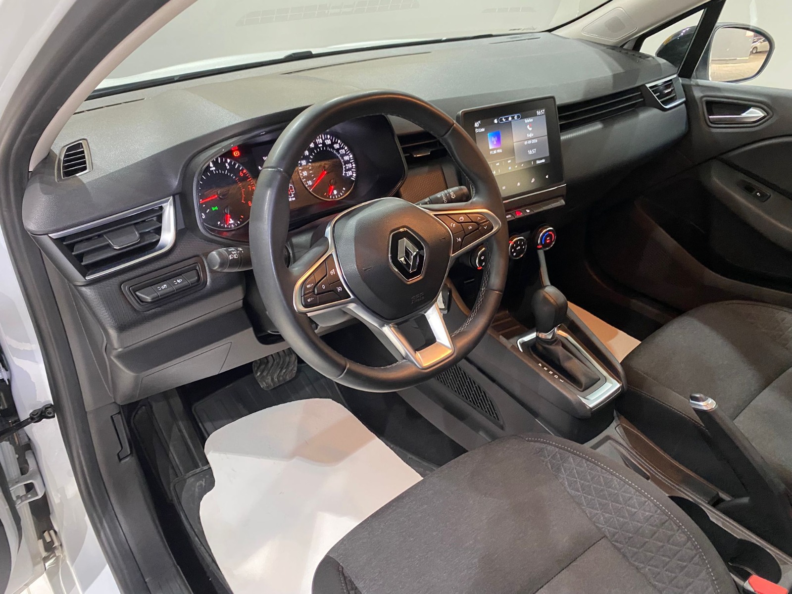 2023 Benzin Otomatik Renault Clio Beyaz Gürel Tasarım Aksesuar Otomotiv San. Tic. Ltd. Şti.