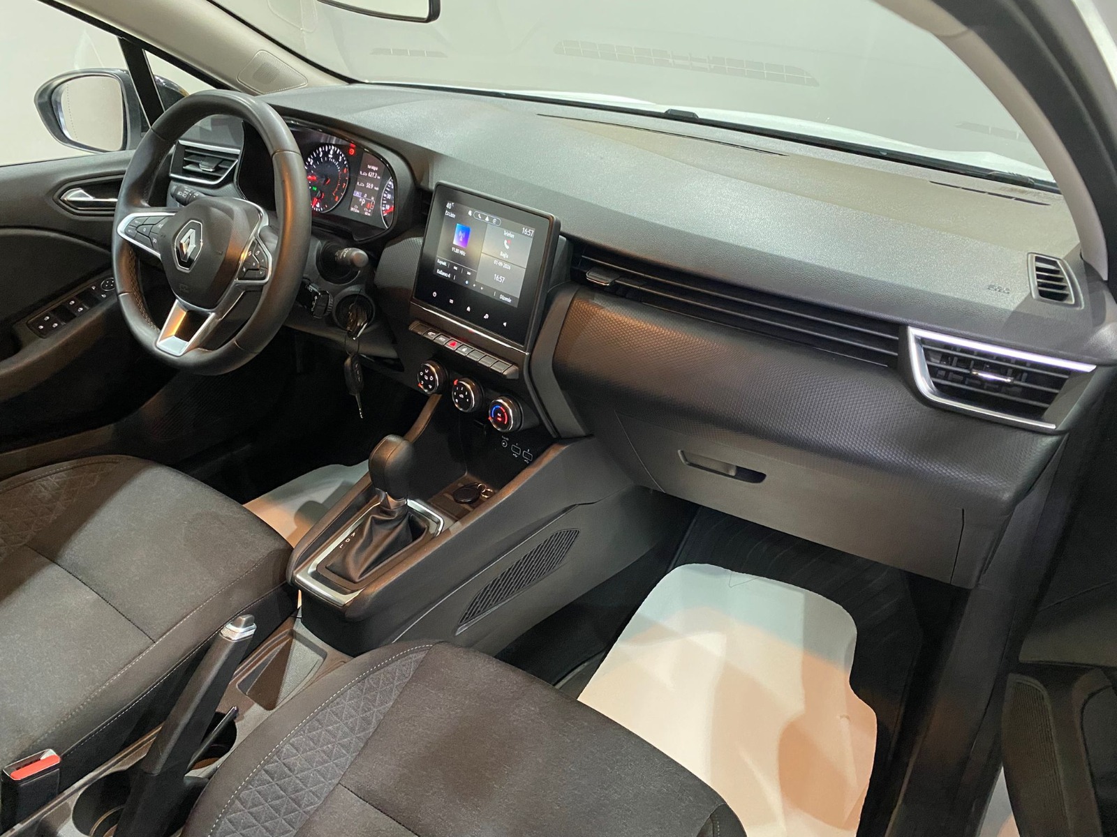 2023 Benzin Otomatik Renault Clio Beyaz Gürel Tasarım Aksesuar Otomotiv San. Tic. Ltd. Şti.