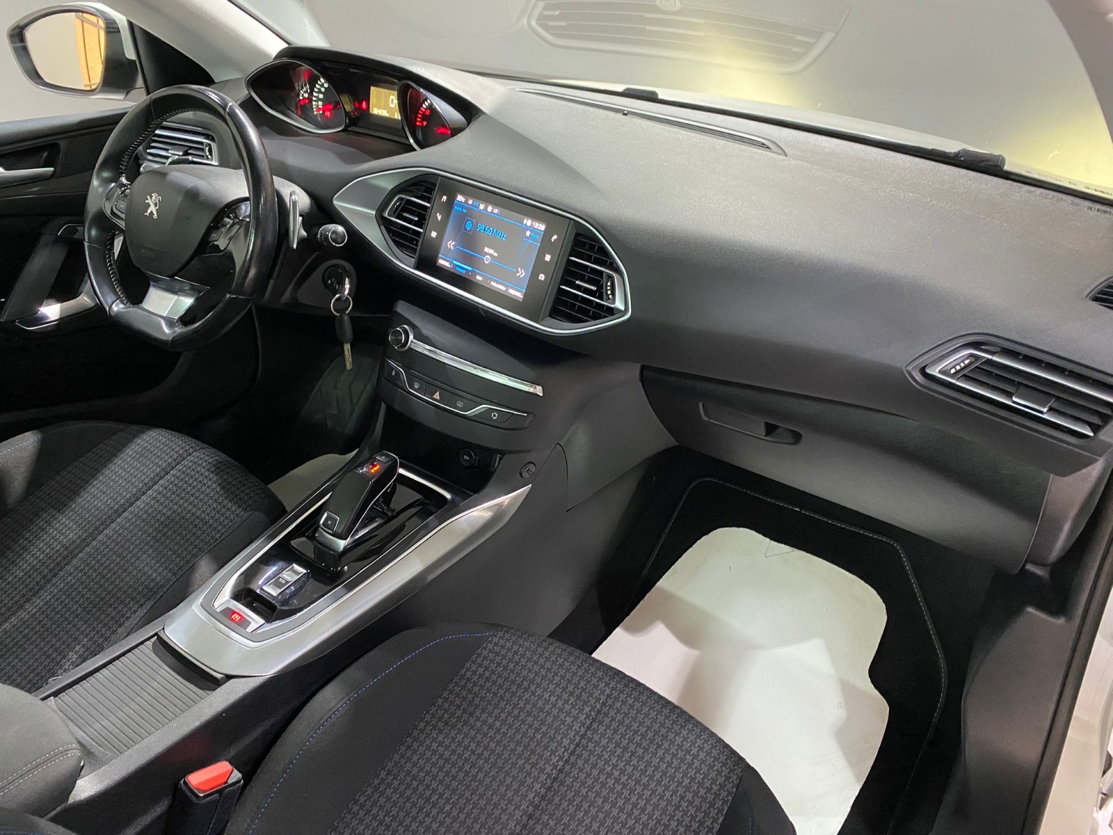 2020 Benzin Otomatik Peugeot 308 Beyaz Gürel Tasarım Aksesuar Otomotiv San. Tic. Ltd. Şti.