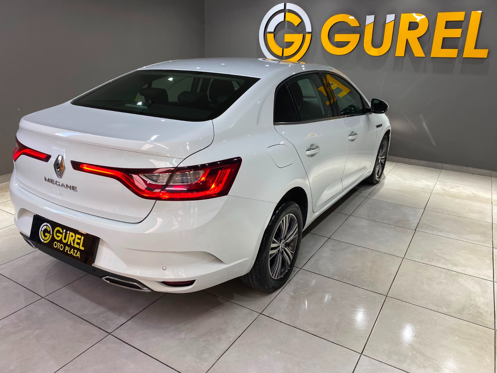 2023 Benzin Otomatik Renault Megane Beyaz Gürel Tasarım Aksesuar Otomotiv San. Tic. Ltd. Şti.