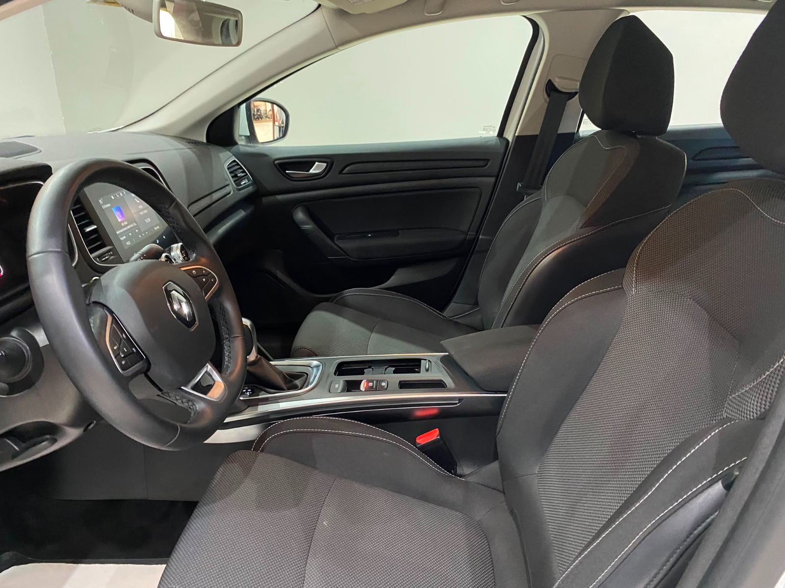 2023 Benzin Otomatik Renault Megane Beyaz Gürel Tasarım Aksesuar Otomotiv San. Tic. Ltd. Şti.