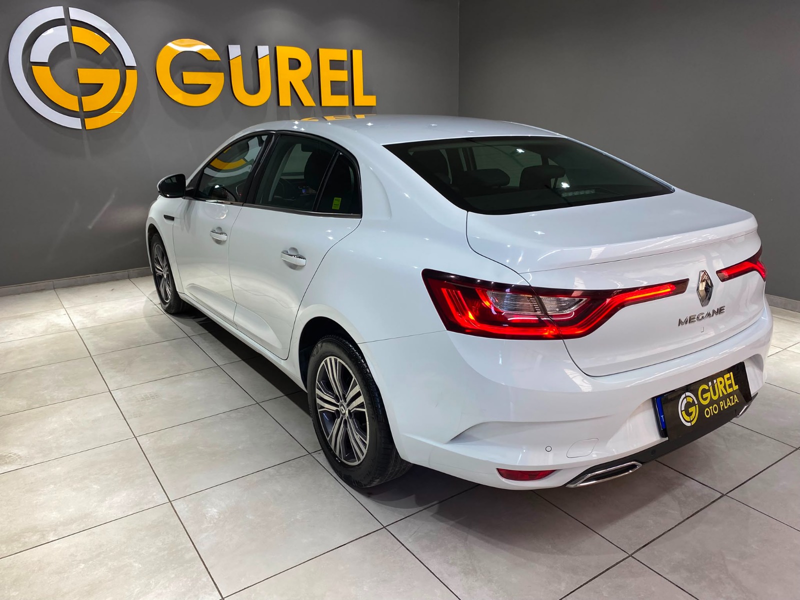 2023 Benzin Otomatik Renault Megane Beyaz Gürel Tasarım Aksesuar Otomotiv San. Tic. Ltd. Şti.