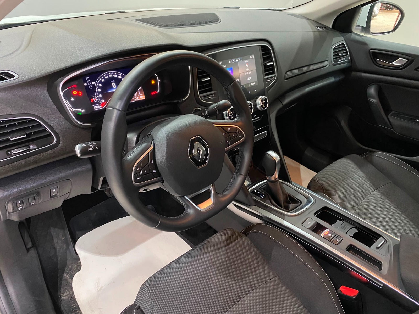 2023 Benzin Otomatik Renault Megane Beyaz Gürel Tasarım Aksesuar Otomotiv San. Tic. Ltd. Şti.