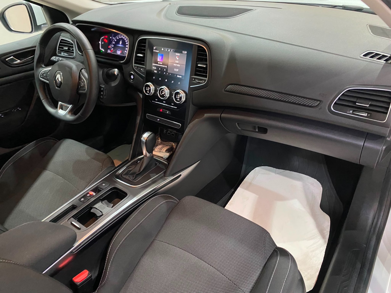 2023 Benzin Otomatik Renault Megane Beyaz Gürel Tasarım Aksesuar Otomotiv San. Tic. Ltd. Şti.