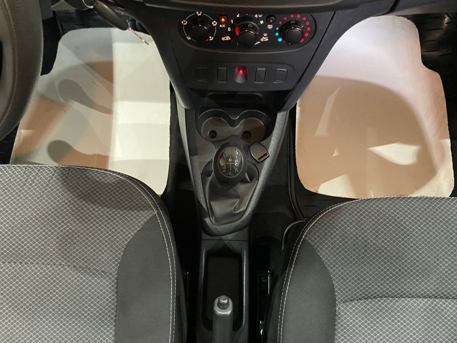 2016 Benzin Manuel Renault Symbol Beyaz Gürel Tasarım Aksesuar Otomotiv San. Tic. Ltd. Şti.