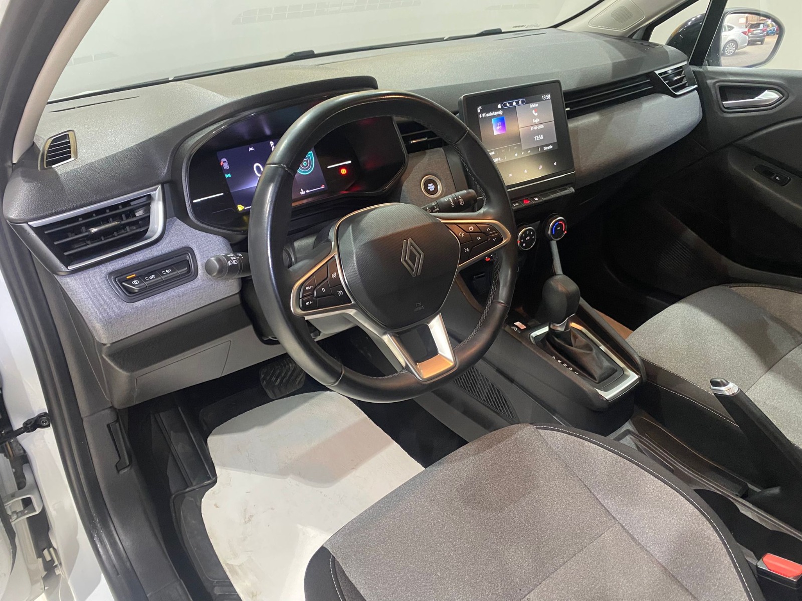 2024 Benzin Otomatik Renault Clio Beyaz Gürel Tasarım Aksesuar Otomotiv San. Tic. Ltd. Şti.