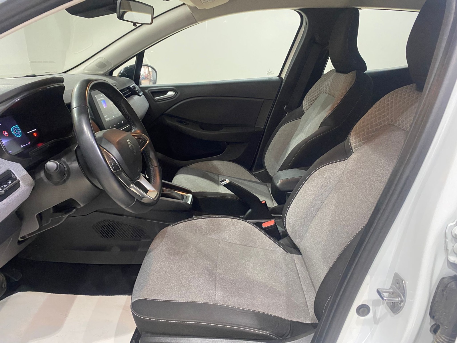 2024 Benzin Otomatik Renault Clio Beyaz Gürel Tasarım Aksesuar Otomotiv San. Tic. Ltd. Şti.