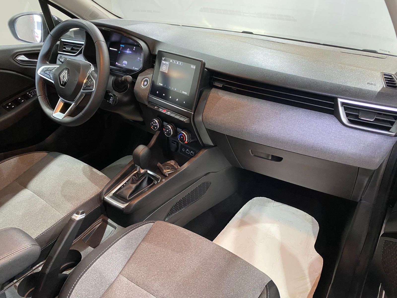 2023 Benzin Otomatik Renault Clio Gri Gürel Tasarım Aksesuar Otomotiv San. Tic. Ltd. Şti.