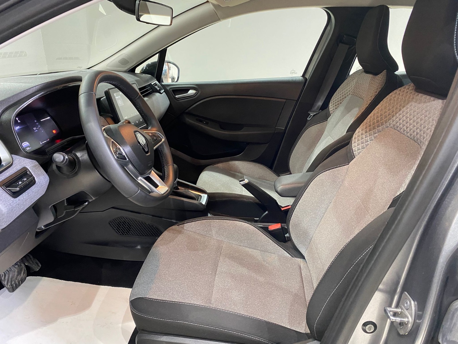 2023 Benzin Otomatik Renault Clio Gri Gürel Tasarım Aksesuar Otomotiv San. Tic. Ltd. Şti.