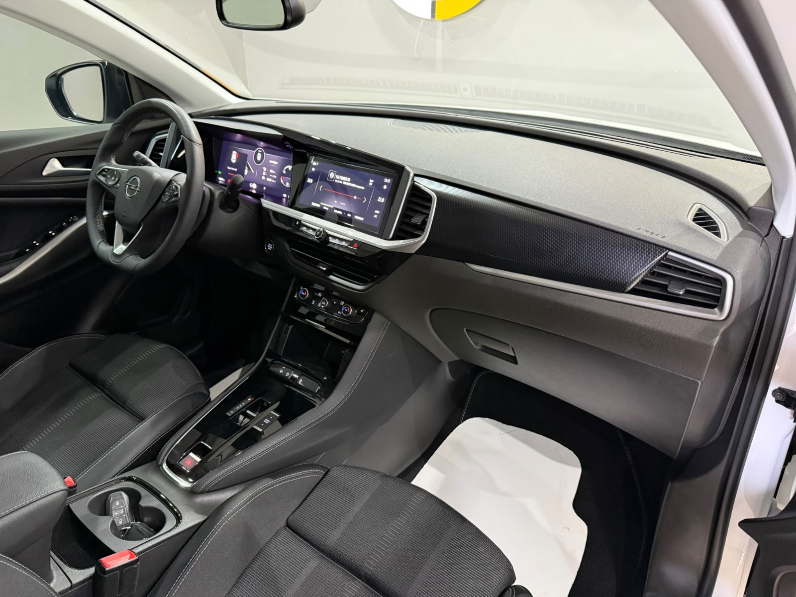2024 Benzin Otomatik Opel Grandland Beyaz Gürel Tasarım Aksesuar Otomotiv San. Tic. Ltd. Şti.