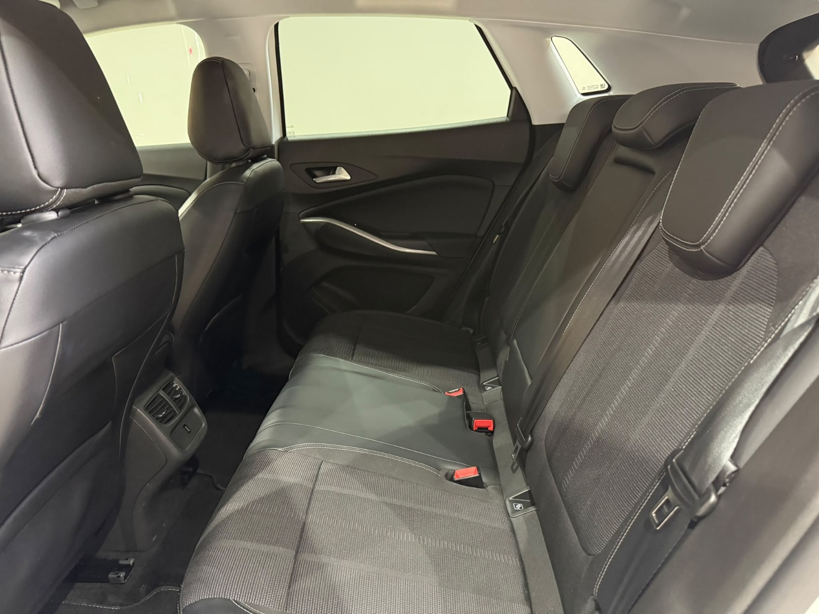 2024 Benzin Otomatik Opel Grandland Beyaz Gürel Tasarım Aksesuar Otomotiv San. Tic. Ltd. Şti.