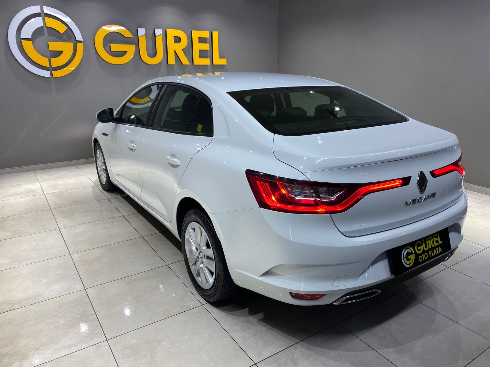 2022 Benzin Otomatik Renault Megane Beyaz Gürel Tasarım Aksesuar Otomotiv San. Tic. Ltd. Şti.