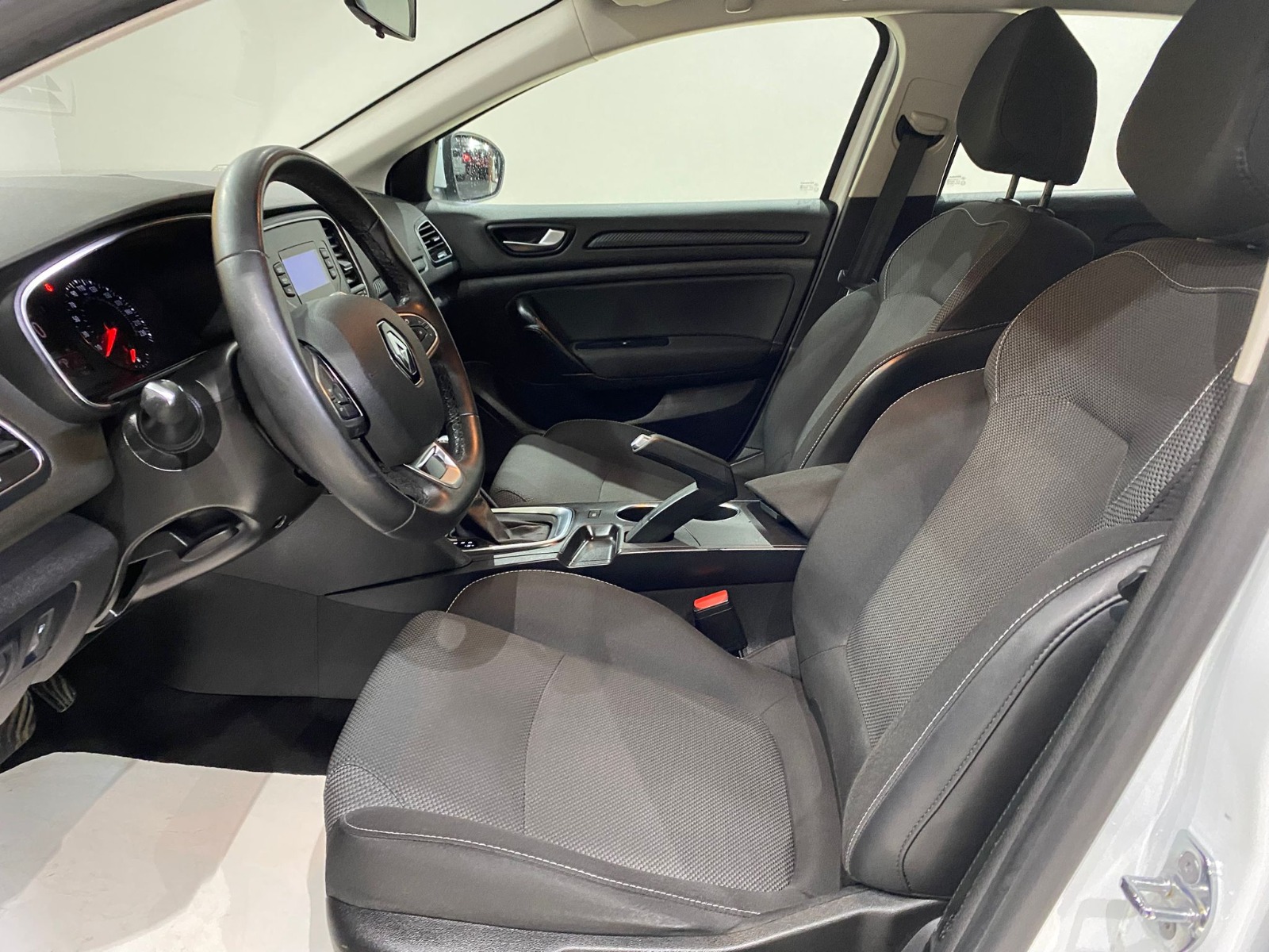 2022 Benzin Otomatik Renault Megane Beyaz Gürel Tasarım Aksesuar Otomotiv San. Tic. Ltd. Şti.