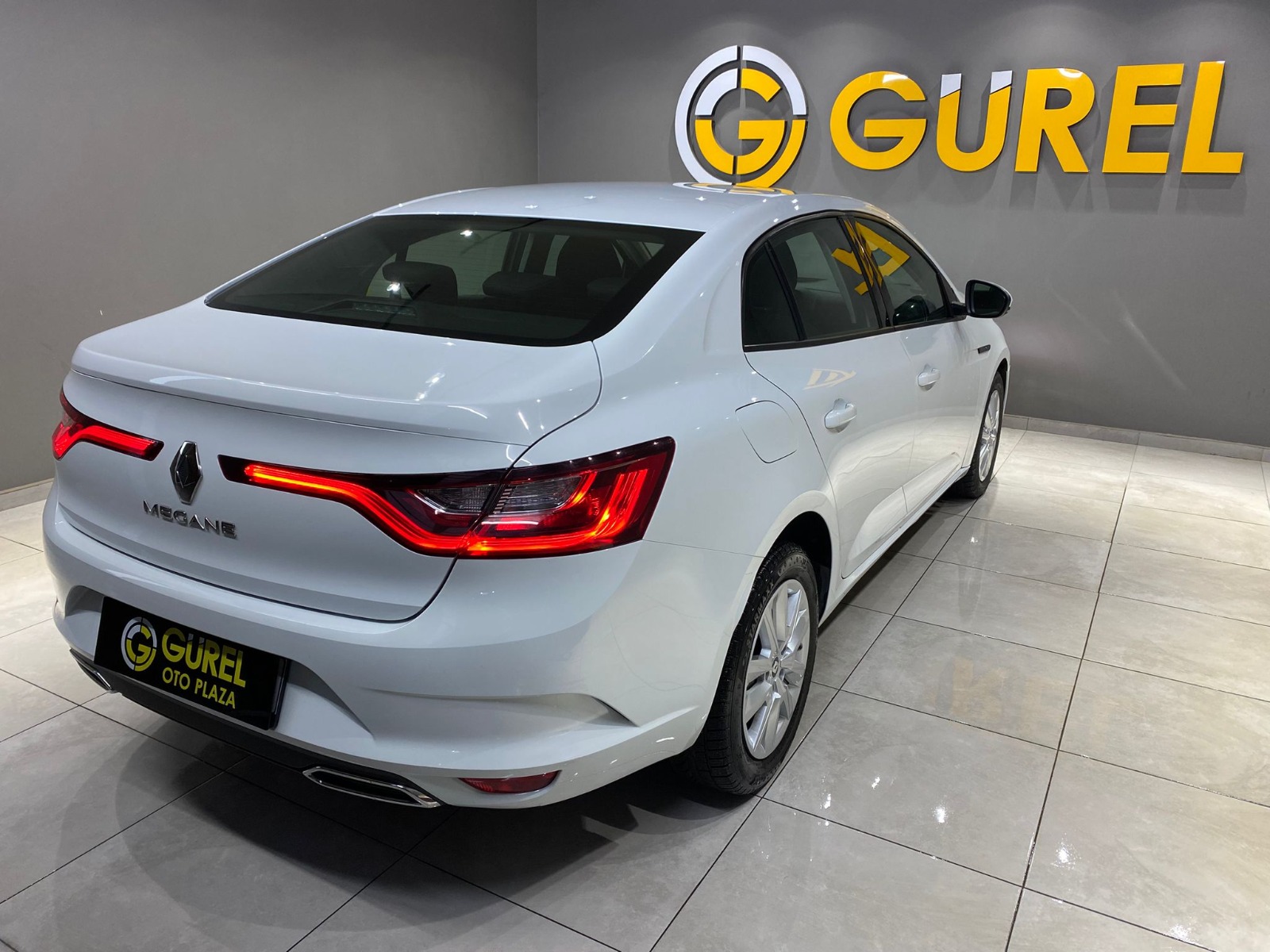 2022 Benzin Otomatik Renault Megane Beyaz Gürel Tasarım Aksesuar Otomotiv San. Tic. Ltd. Şti.