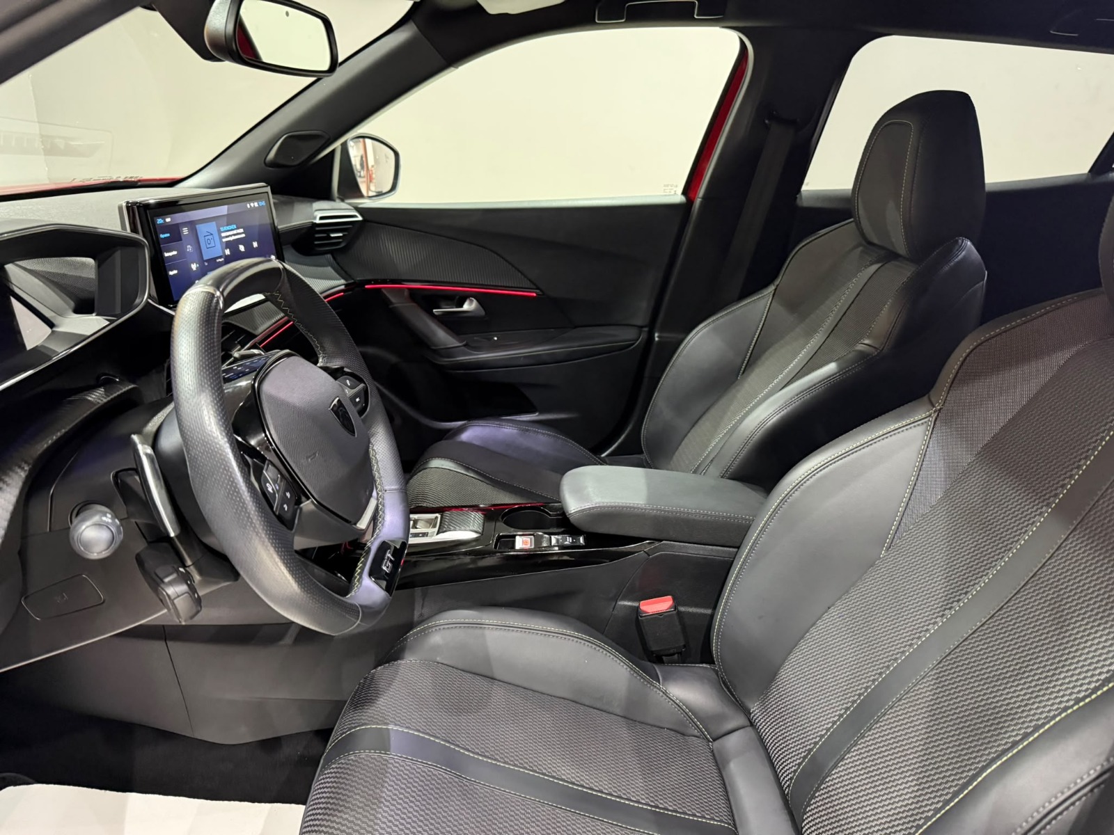 2024 Benzin Otomatik Peugeot 2008 Kırmızı Gürel Tasarım Aksesuar Otomotiv San. Tic. Ltd. Şti.