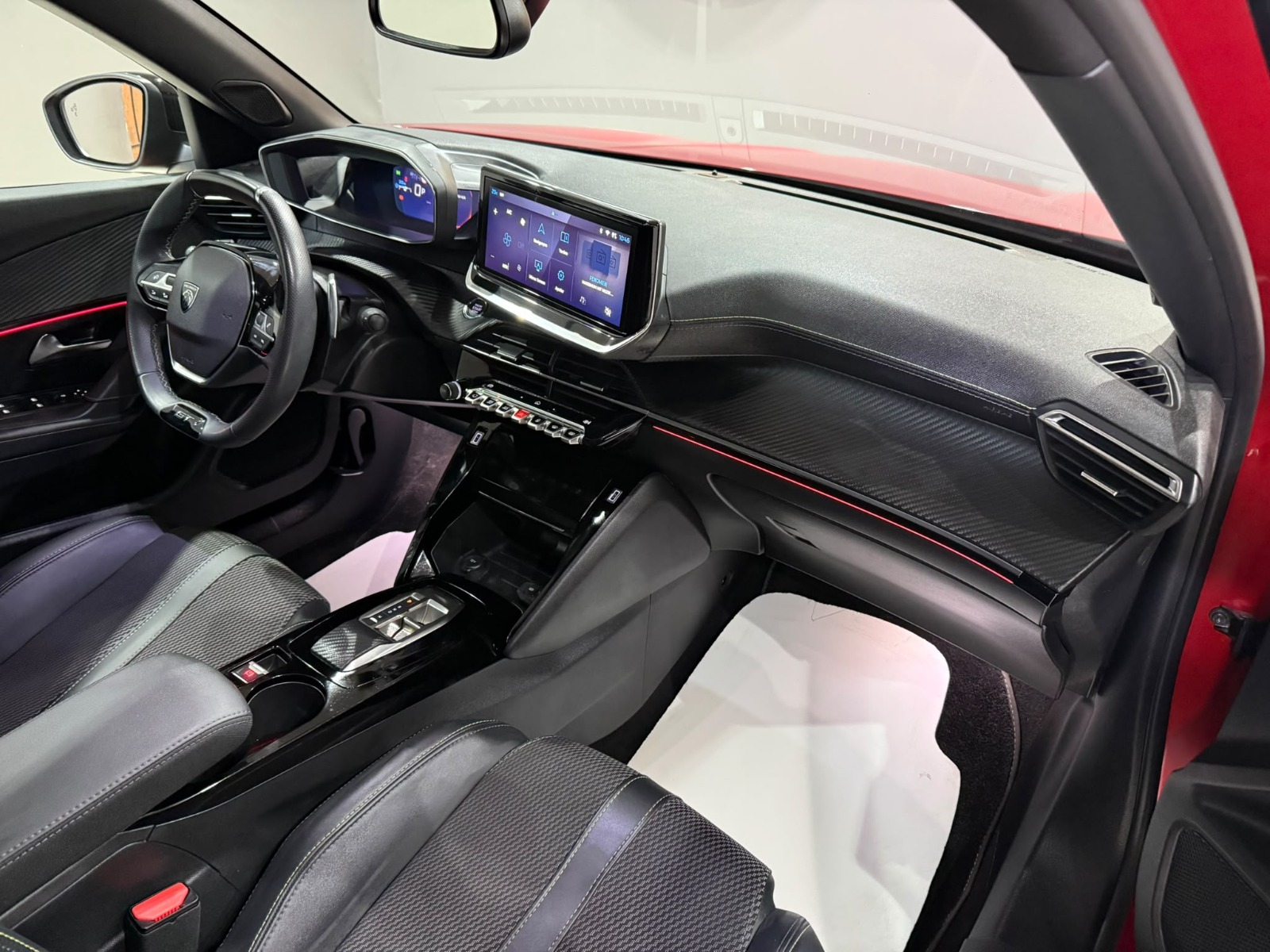 2024 Benzin Otomatik Peugeot 2008 Kırmızı Gürel Tasarım Aksesuar Otomotiv San. Tic. Ltd. Şti.