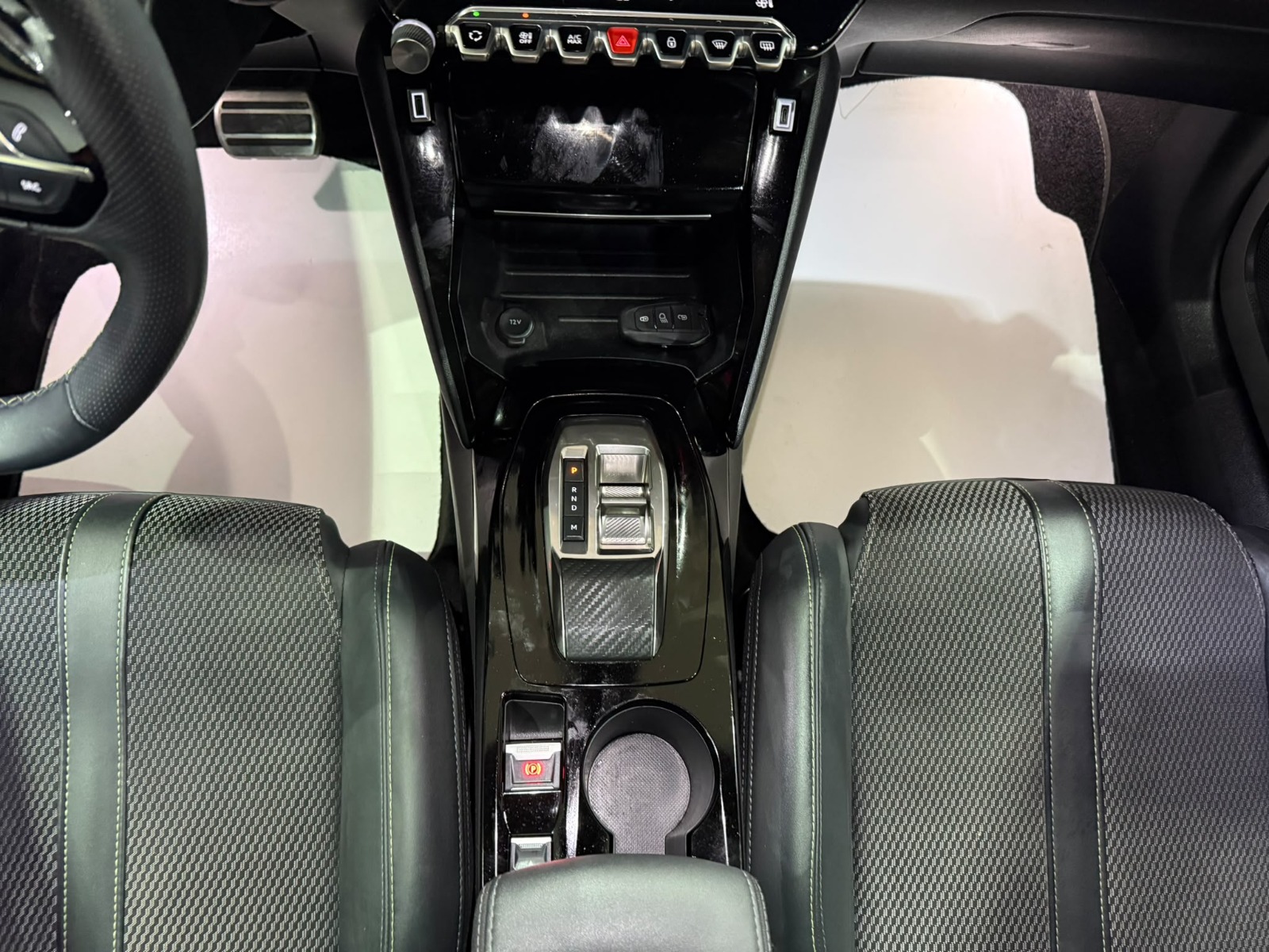 2024 Benzin Otomatik Peugeot 2008 Kırmızı Gürel Tasarım Aksesuar Otomotiv San. Tic. Ltd. Şti.