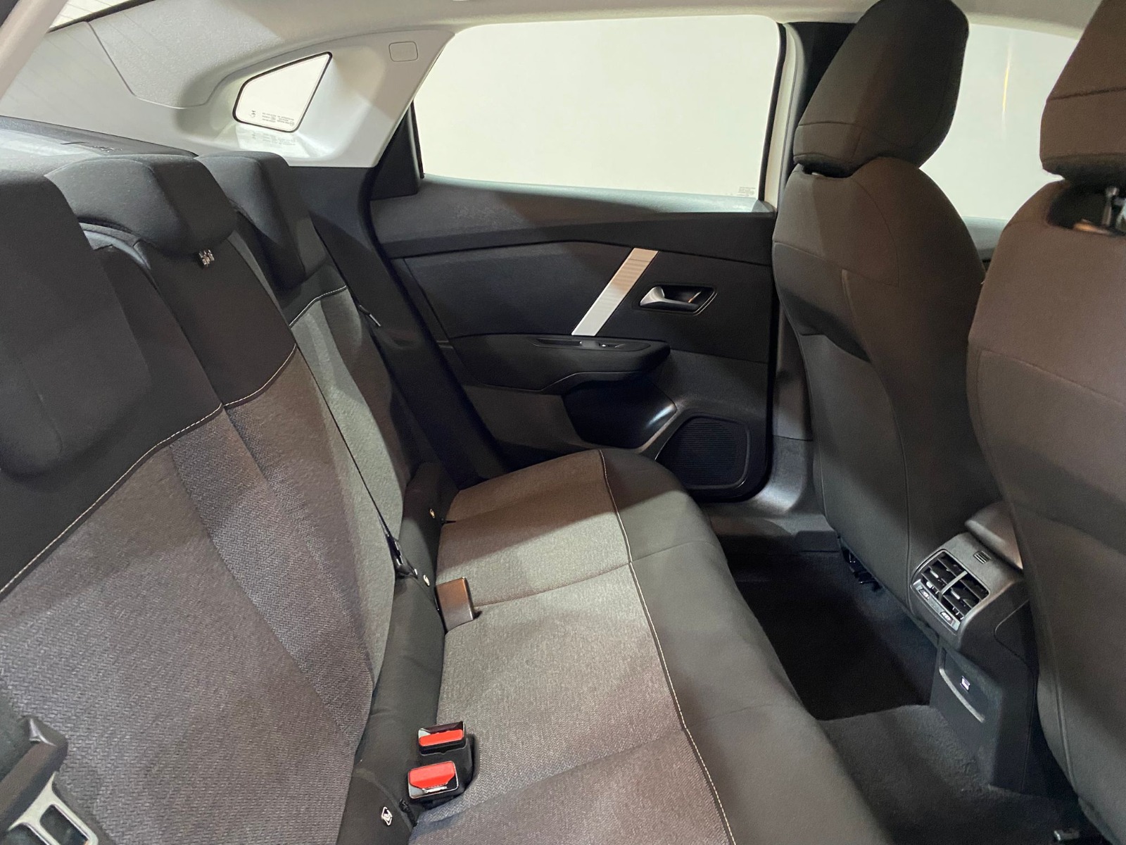 2024 Benzin Otomatik Citroen C4 X Beyaz Gürel Tasarım Aksesuar Otomotiv San. Tic. Ltd. Şti.