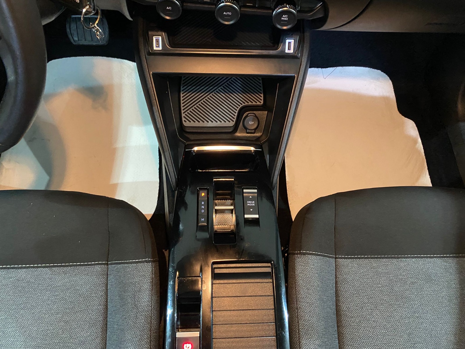 2024 Benzin Otomatik Citroen C4 X Beyaz Gürel Tasarım Aksesuar Otomotiv San. Tic. Ltd. Şti.