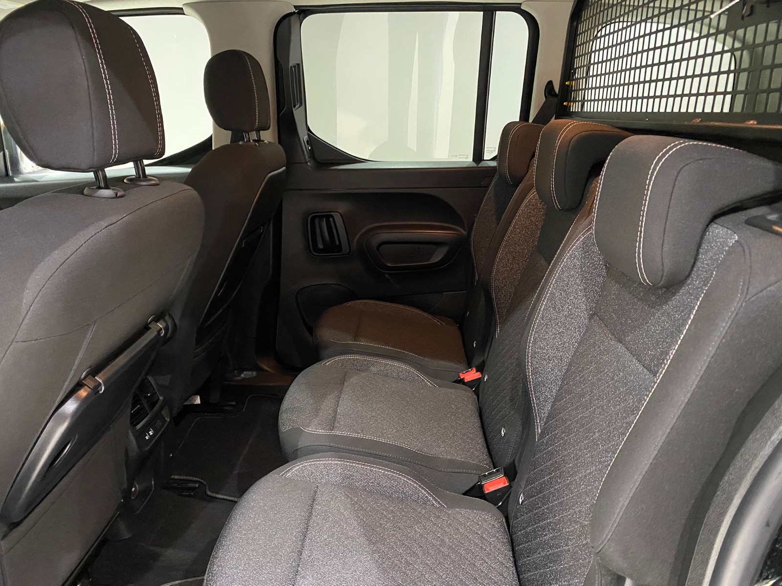 2025 Dizel Otomatik Peugeot Rifter Siyah Gürel Tasarım Aksesuar Otomotiv San. Tic. Ltd. Şti.