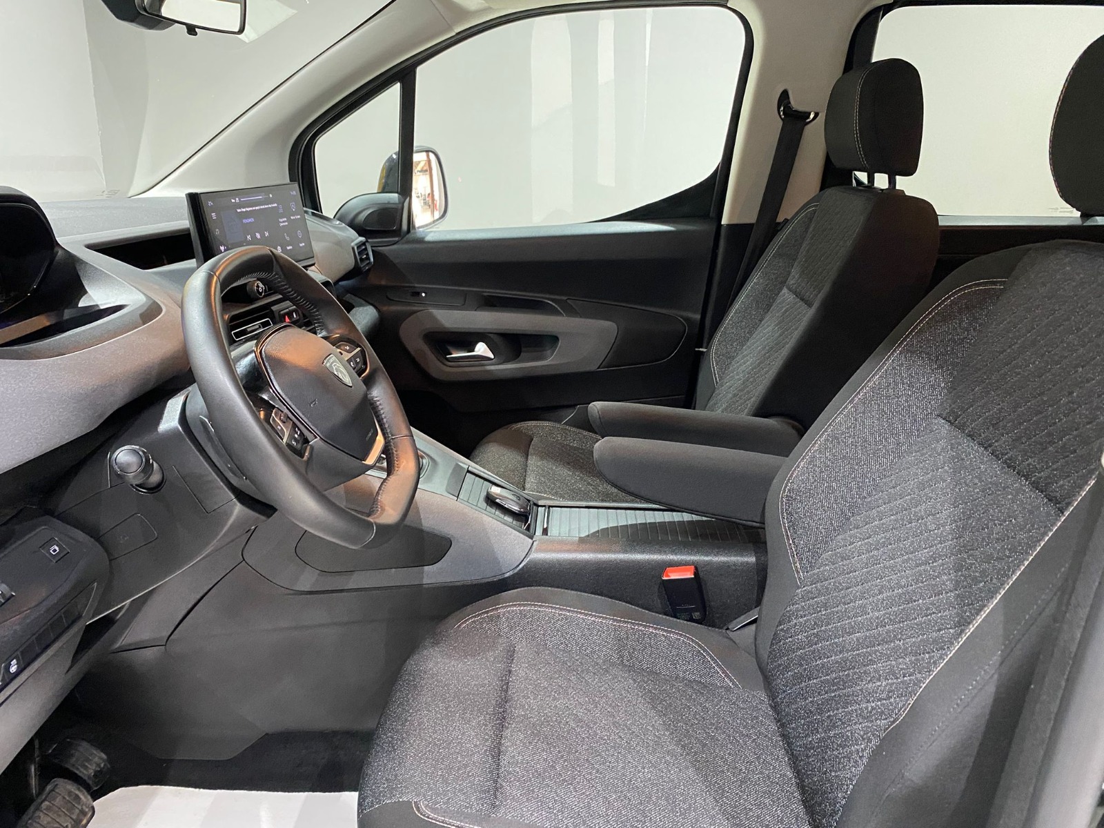 2025 Dizel Otomatik Peugeot Rifter Siyah Gürel Tasarım Aksesuar Otomotiv San. Tic. Ltd. Şti.