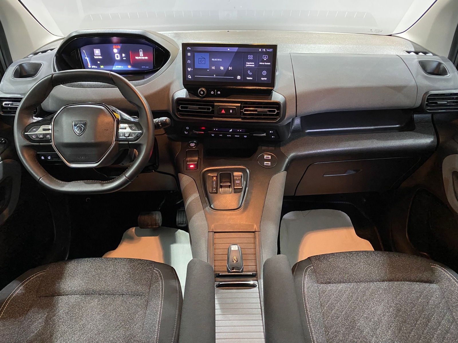 2025 Dizel Otomatik Peugeot Rifter Siyah Gürel Tasarım Aksesuar Otomotiv San. Tic. Ltd. Şti.