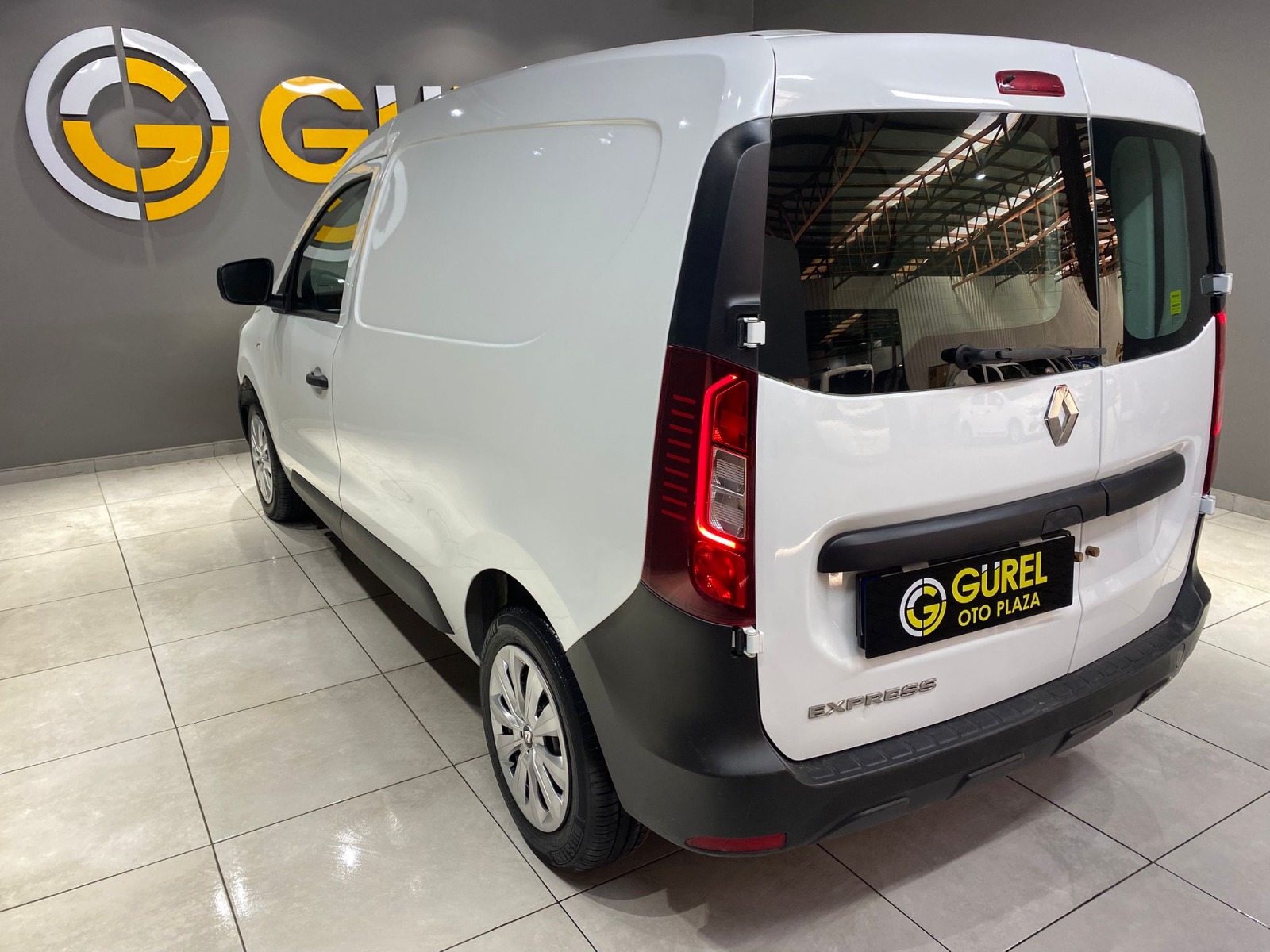 2023 Dizel Manuel Renault Express Van Beyaz Gürel Tasarım Aksesuar Otomotiv San. Tic. Ltd. Şti.