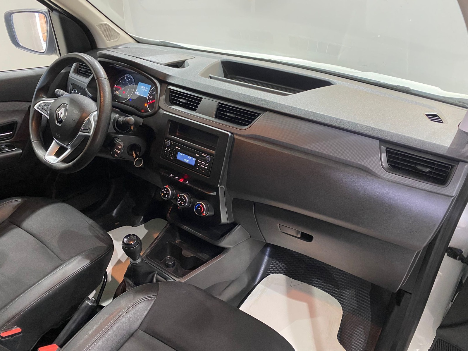 2023 Dizel Manuel Renault Express Van Beyaz Gürel Tasarım Aksesuar Otomotiv San. Tic. Ltd. Şti.