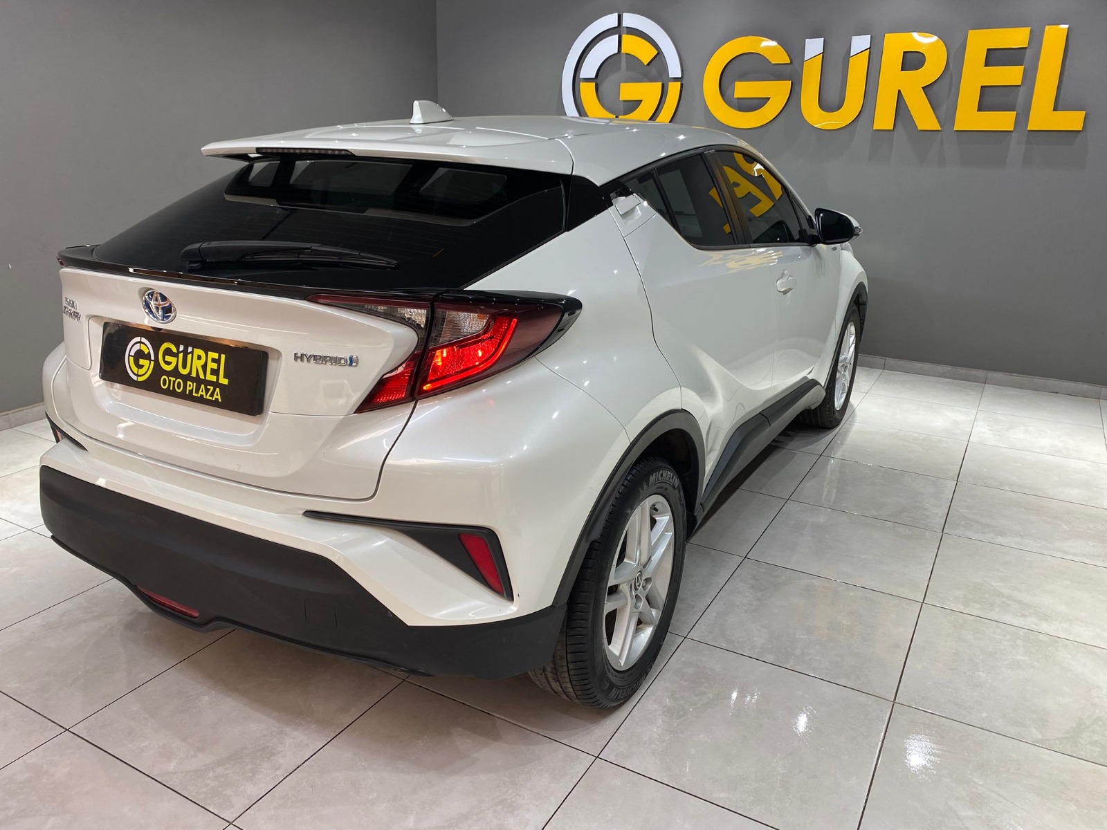 2020 Hybrid Otomatik Toyota C-HR Beyaz Gürel Tasarım Aksesuar Otomotiv San. Tic. Ltd. Şti.