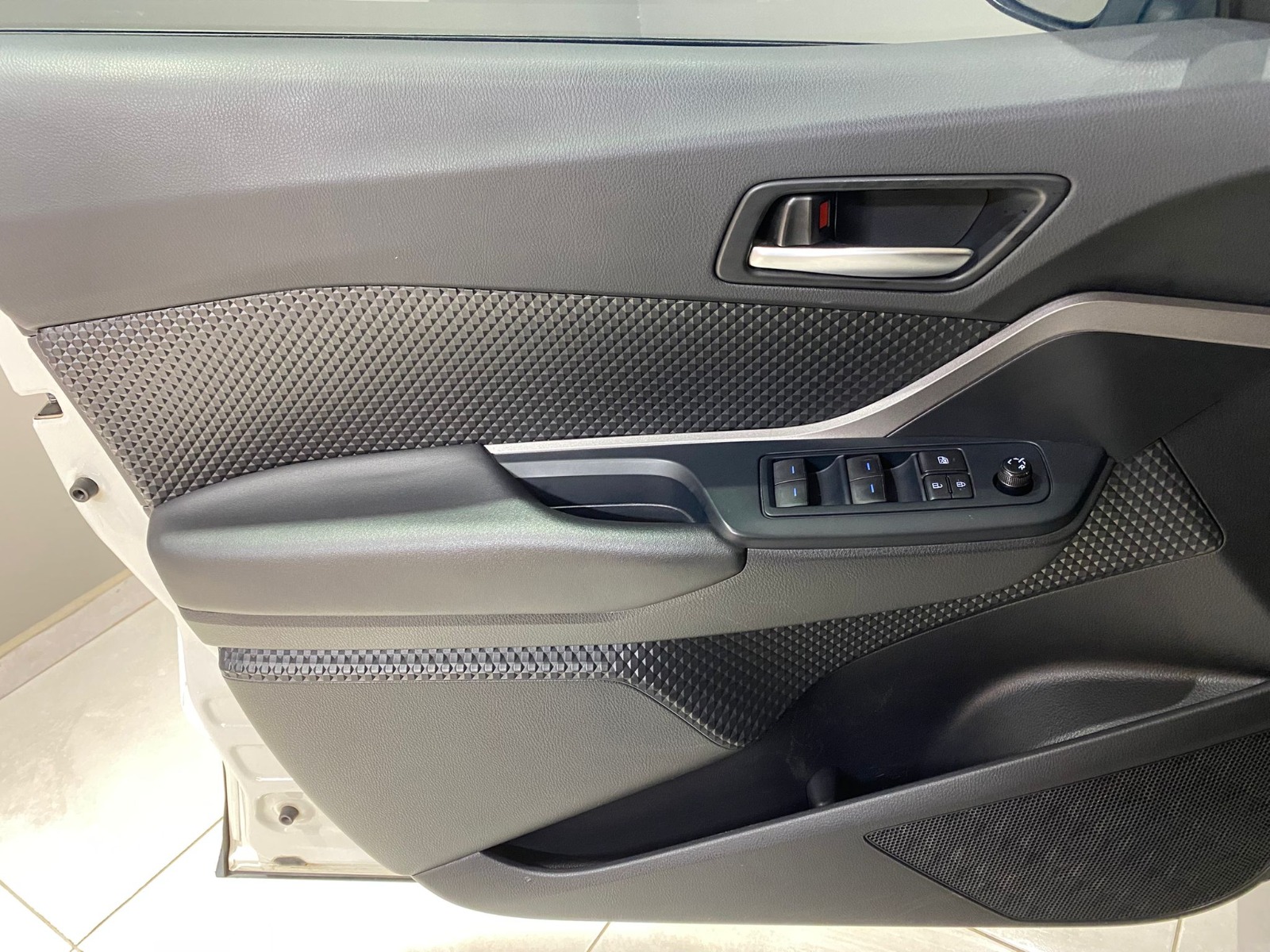 2020 Hybrid Otomatik Toyota C-HR Beyaz Gürel Tasarım Aksesuar Otomotiv San. Tic. Ltd. Şti.