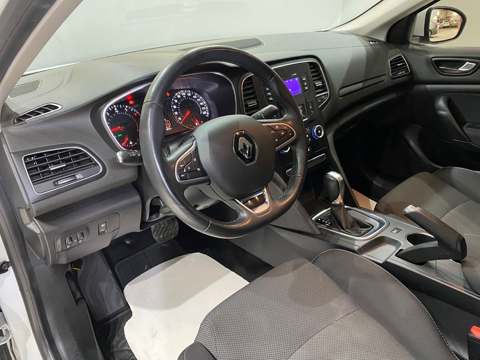 2022 Benzin Otomatik Renault Megane Beyaz Gürel Tasarım Aksesuar Otomotiv San. Tic. Ltd. Şti.