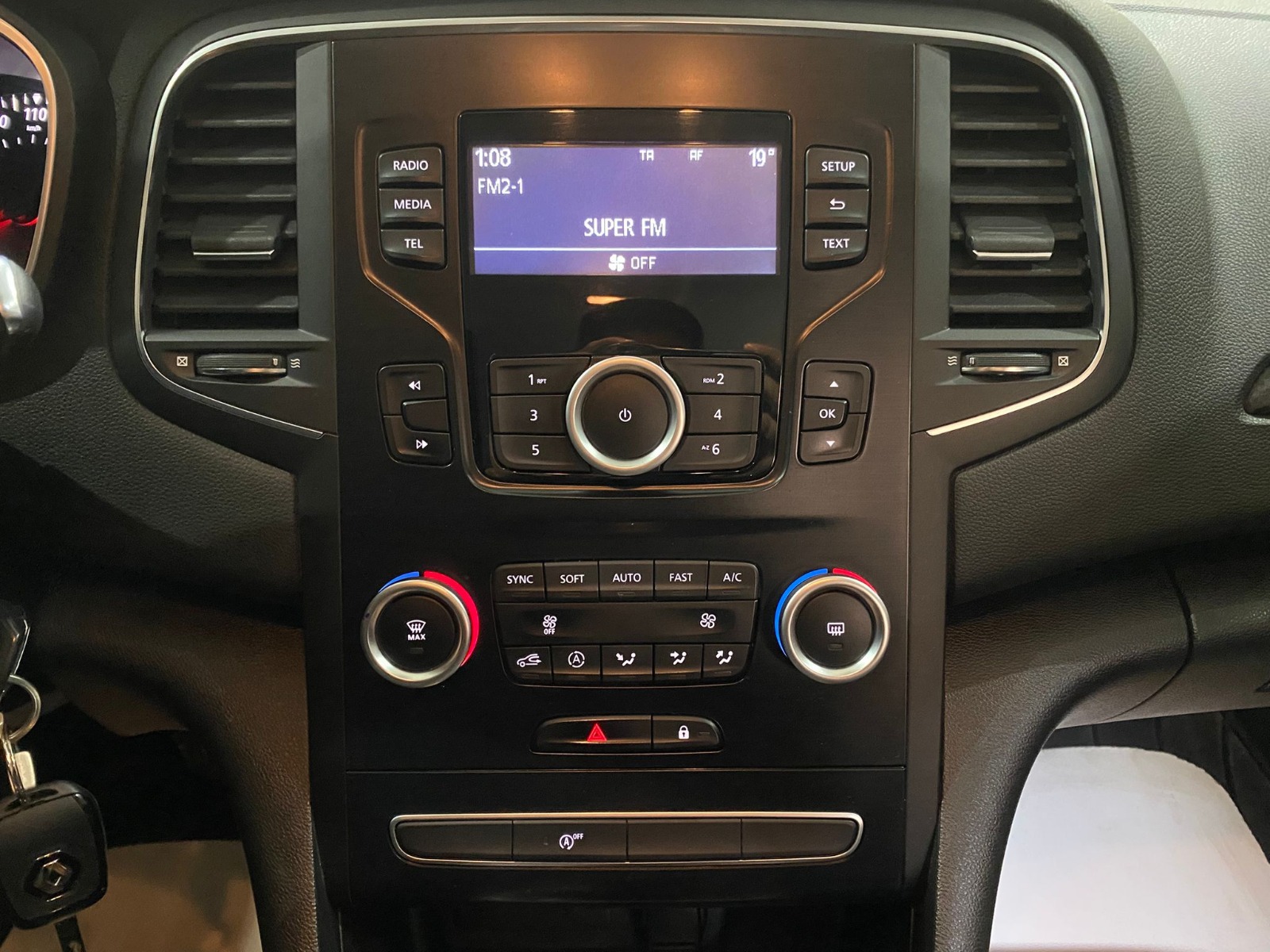 2022 Benzin Otomatik Renault Megane Beyaz Gürel Tasarım Aksesuar Otomotiv San. Tic. Ltd. Şti.