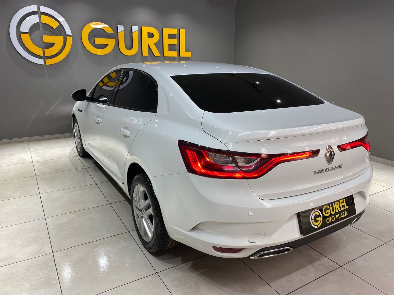 2022 Benzin Otomatik Renault Megane Beyaz Gürel Tasarım Aksesuar Otomotiv San. Tic. Ltd. Şti.