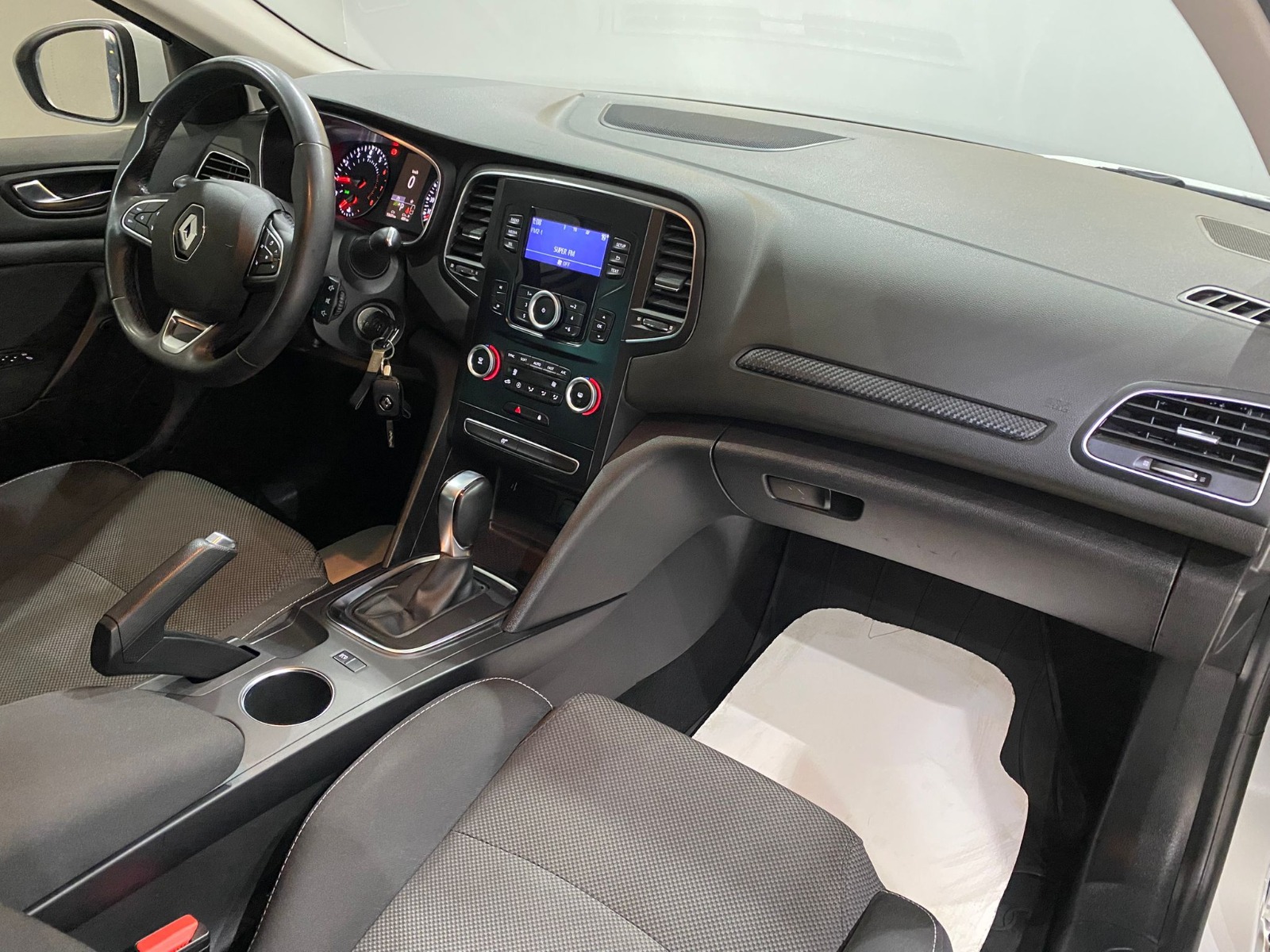 2022 Benzin Otomatik Renault Megane Beyaz Gürel Tasarım Aksesuar Otomotiv San. Tic. Ltd. Şti.