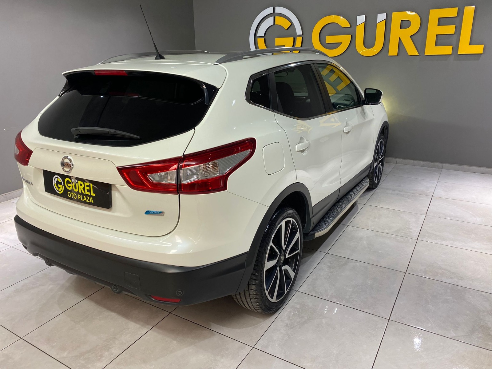 2015 Dizel Manuel Nissan Qashqai Beyaz Gürel Tasarım Aksesuar Otomotiv San. Tic. Ltd. Şti.