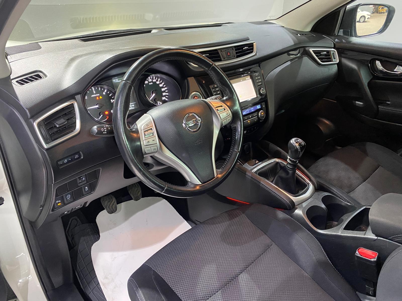 2015 Dizel Manuel Nissan Qashqai Beyaz Gürel Tasarım Aksesuar Otomotiv San. Tic. Ltd. Şti.