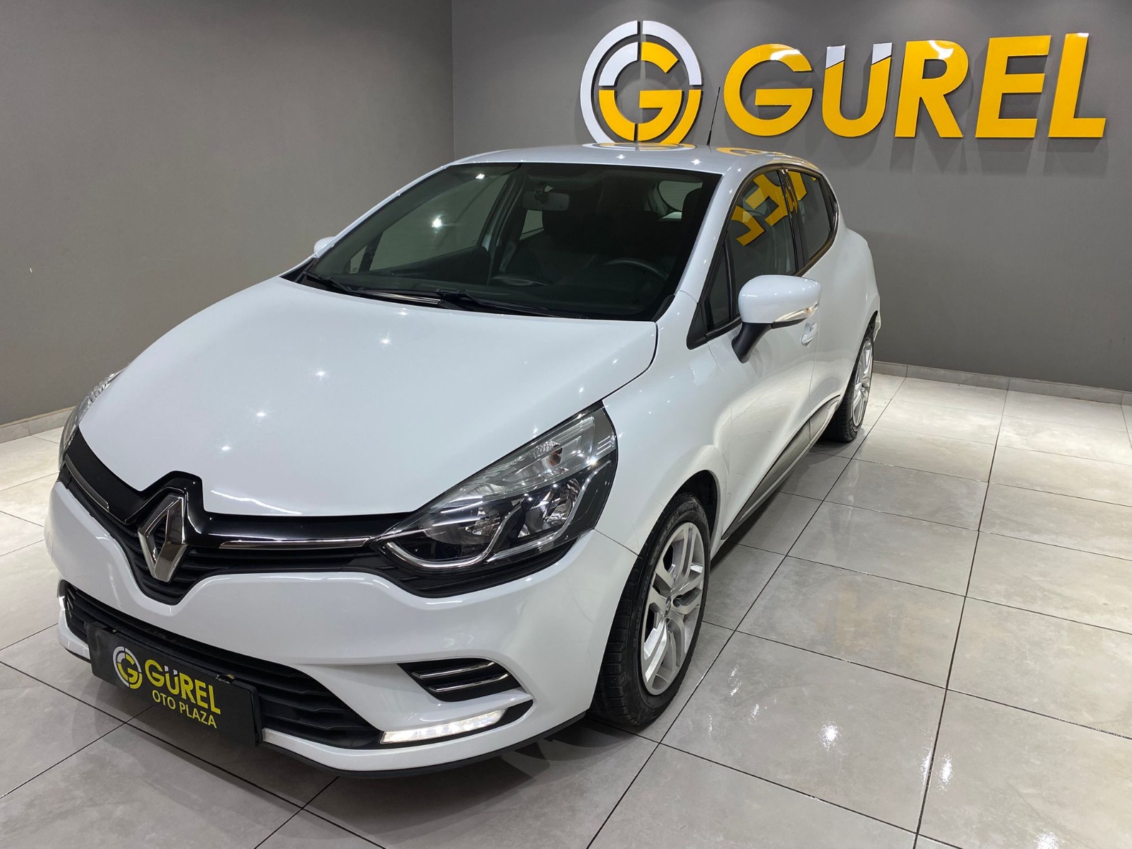 TaksitliOto.Net | 2.El Renault Clio Hatchback 0.9 TCe Touch | Manuel & Benzin | Beyaz | İzmir.2el 2020 Benzin Manuel Renault Clio Beyaz Gürel Tasarım Aksesuar Otomotiv San. Tic. Ltd. Şti.