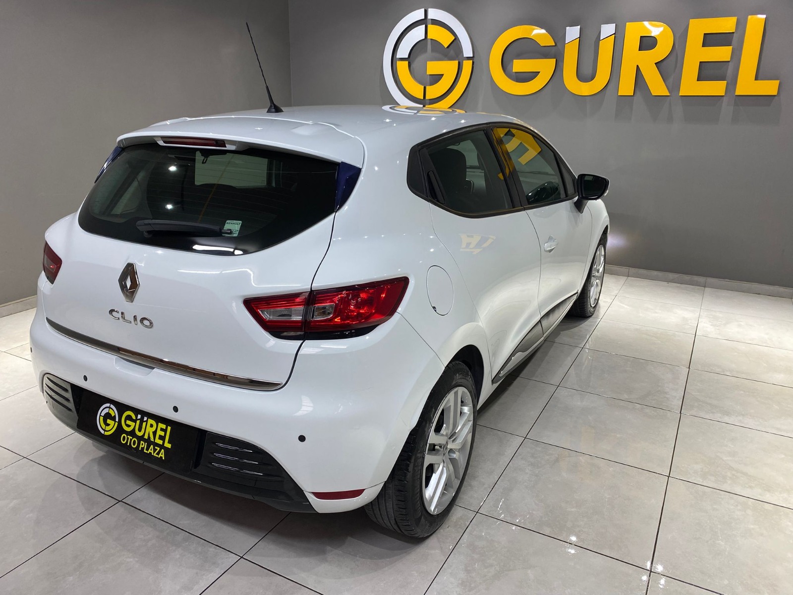 TaksitliOto.Net | 2.El Renault Clio Hatchback 0.9 TCe Touch | Manuel & Benzin | Beyaz | İzmir.2el 2020 Benzin Manuel Renault Clio Beyaz Gürel Tasarım Aksesuar Otomotiv San. Tic. Ltd. Şti.