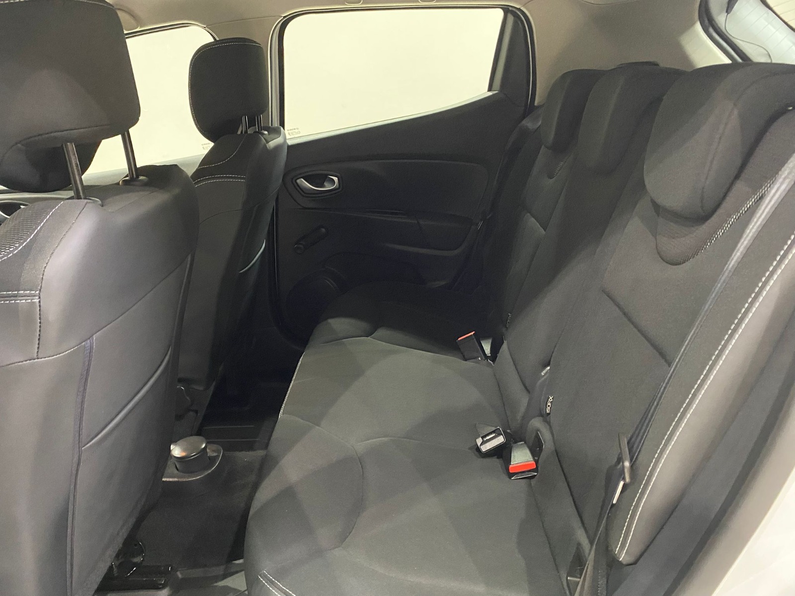 TaksitliOto.Net | 2.El Renault Clio Hatchback 0.9 TCe Touch | Manuel & Benzin | Beyaz | İzmir.2el 2020 Benzin Manuel Renault Clio Beyaz Gürel Tasarım Aksesuar Otomotiv San. Tic. Ltd. Şti.