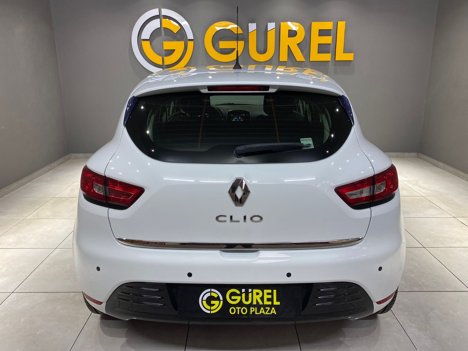 TaksitliOto.Net | 2.El Renault Clio Hatchback 0.9 TCe Touch | Manuel & Benzin | Beyaz | İzmir.2el 2020 Benzin Manuel Renault Clio Beyaz Gürel Tasarım Aksesuar Otomotiv San. Tic. Ltd. Şti.