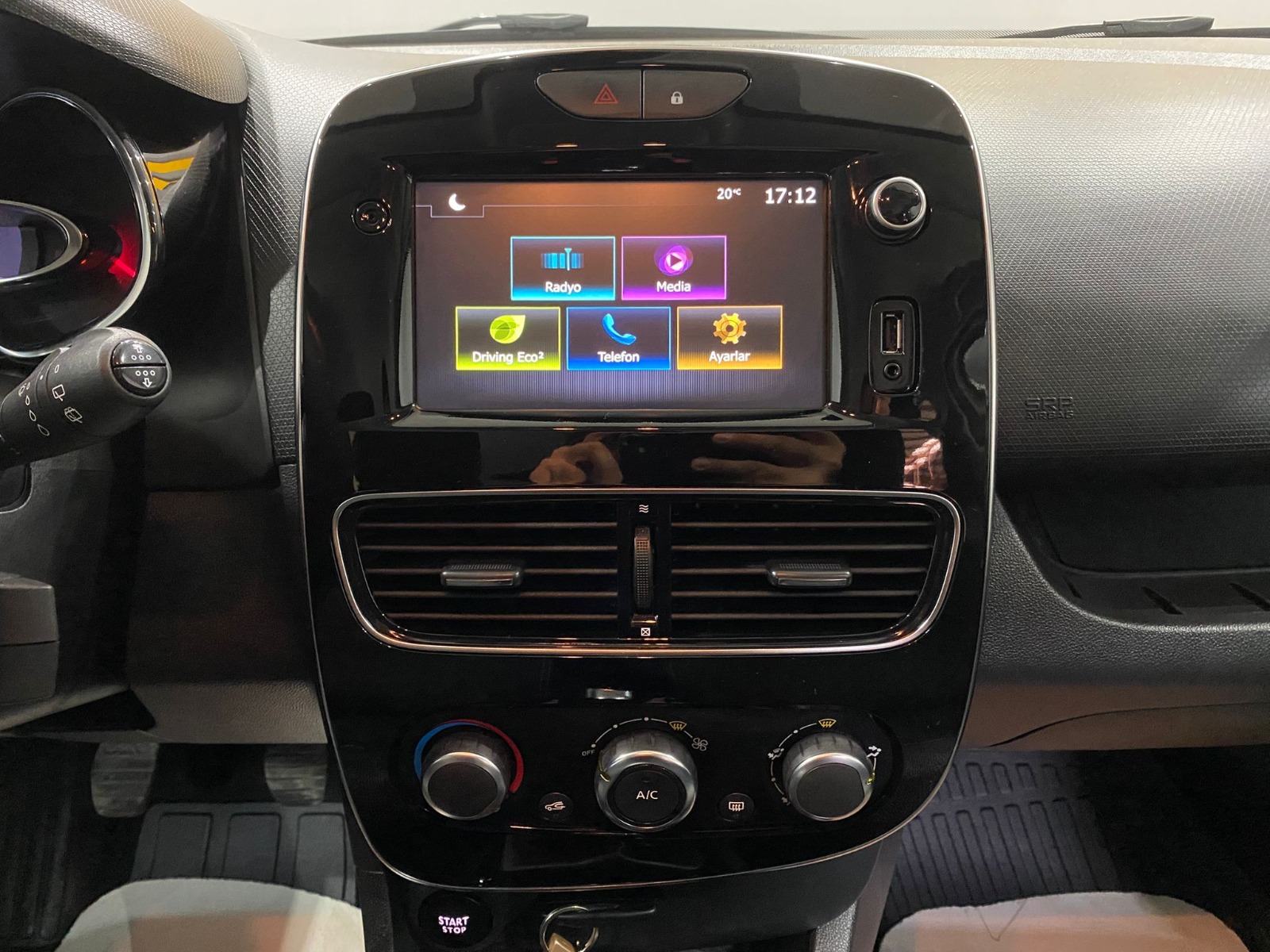 TaksitliOto.Net | 2.El Renault Clio Hatchback 0.9 TCe Touch | Manuel & Benzin | Beyaz | İzmir.2el 2020 Benzin Manuel Renault Clio Beyaz Gürel Tasarım Aksesuar Otomotiv San. Tic. Ltd. Şti.