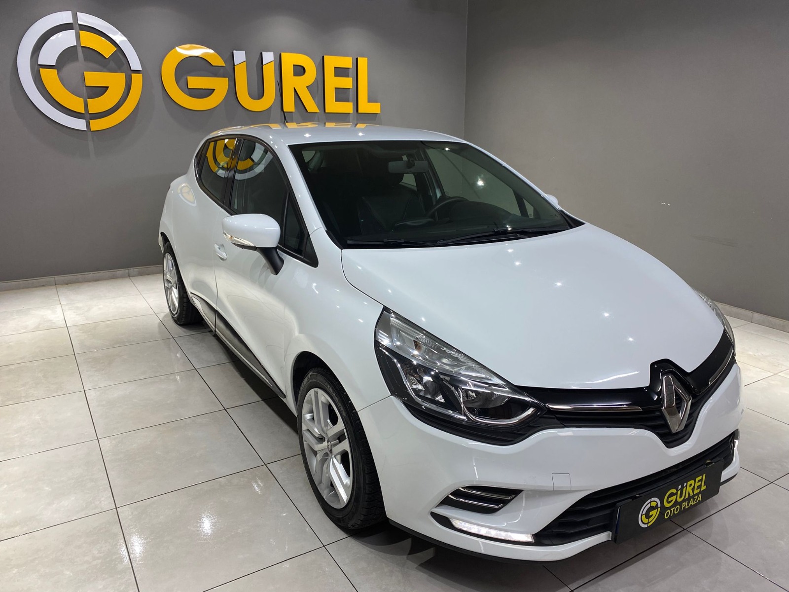 TaksitliOto.Net | 2.El Renault Clio Hatchback 0.9 TCe Touch | Manuel & Benzin | Beyaz | İzmir.2el 2020 Benzin Manuel Renault Clio Beyaz Gürel Tasarım Aksesuar Otomotiv San. Tic. Ltd. Şti.