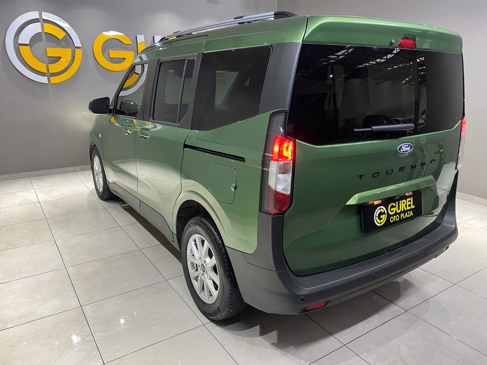 2024 Dizel Manuel Ford Tourneo Courier Yeşil Gürel Tasarım Aksesuar Otomotiv San. Tic. Ltd. Şti.